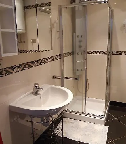 Lungomare Apartman *